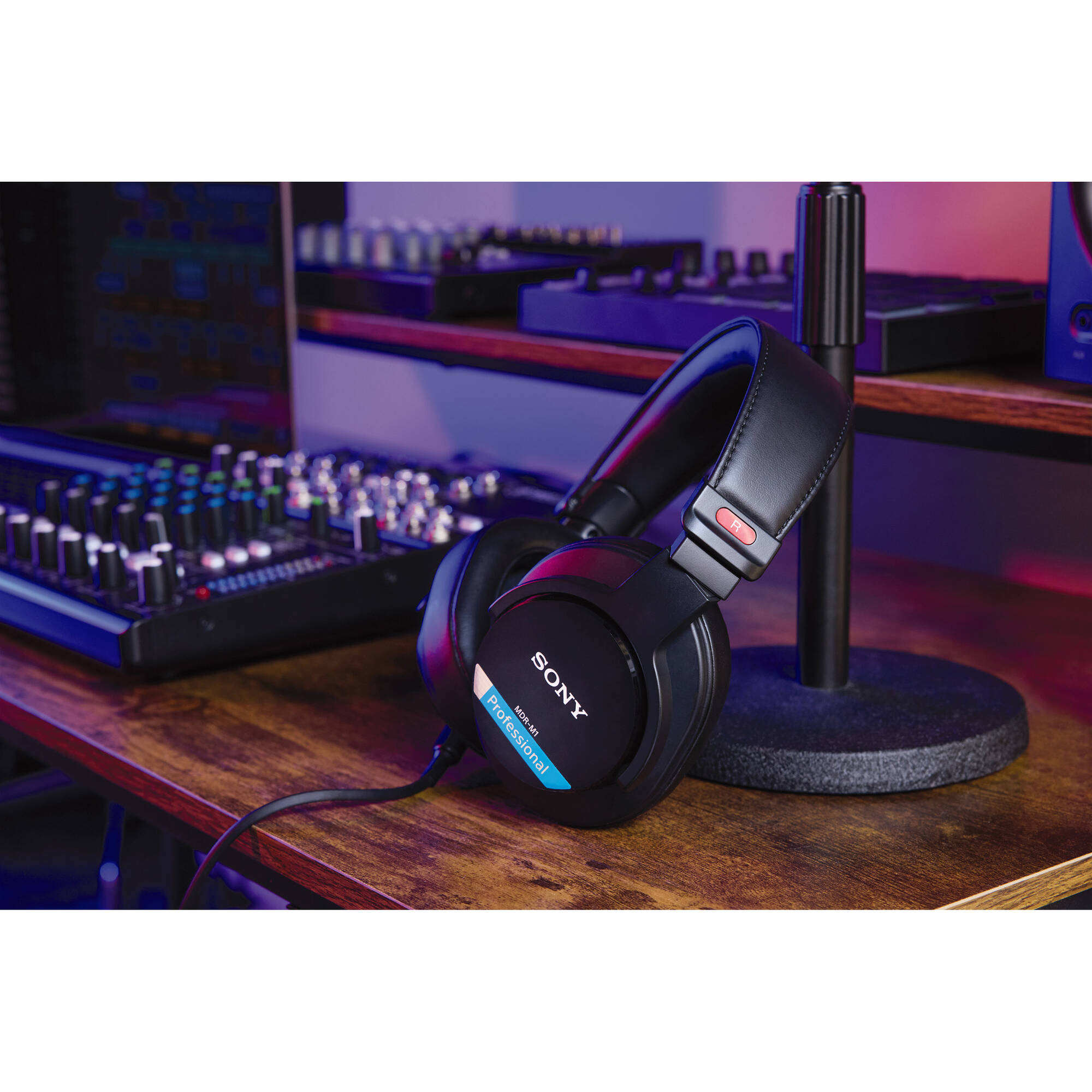 Sony MDR-M1 Closed Back Headphones - The Audio Store