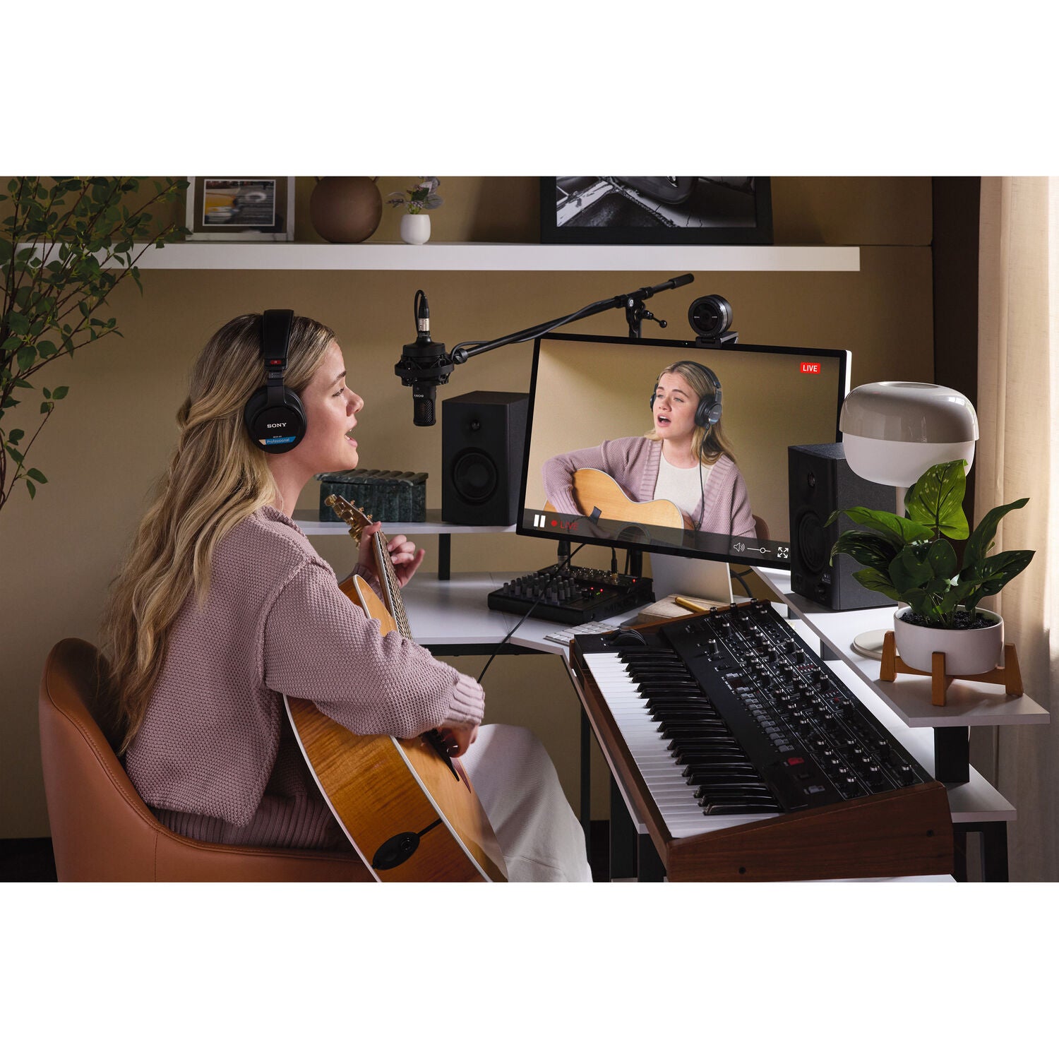 Sony MDR-M1 Closed Back Headphones - The Audio Store